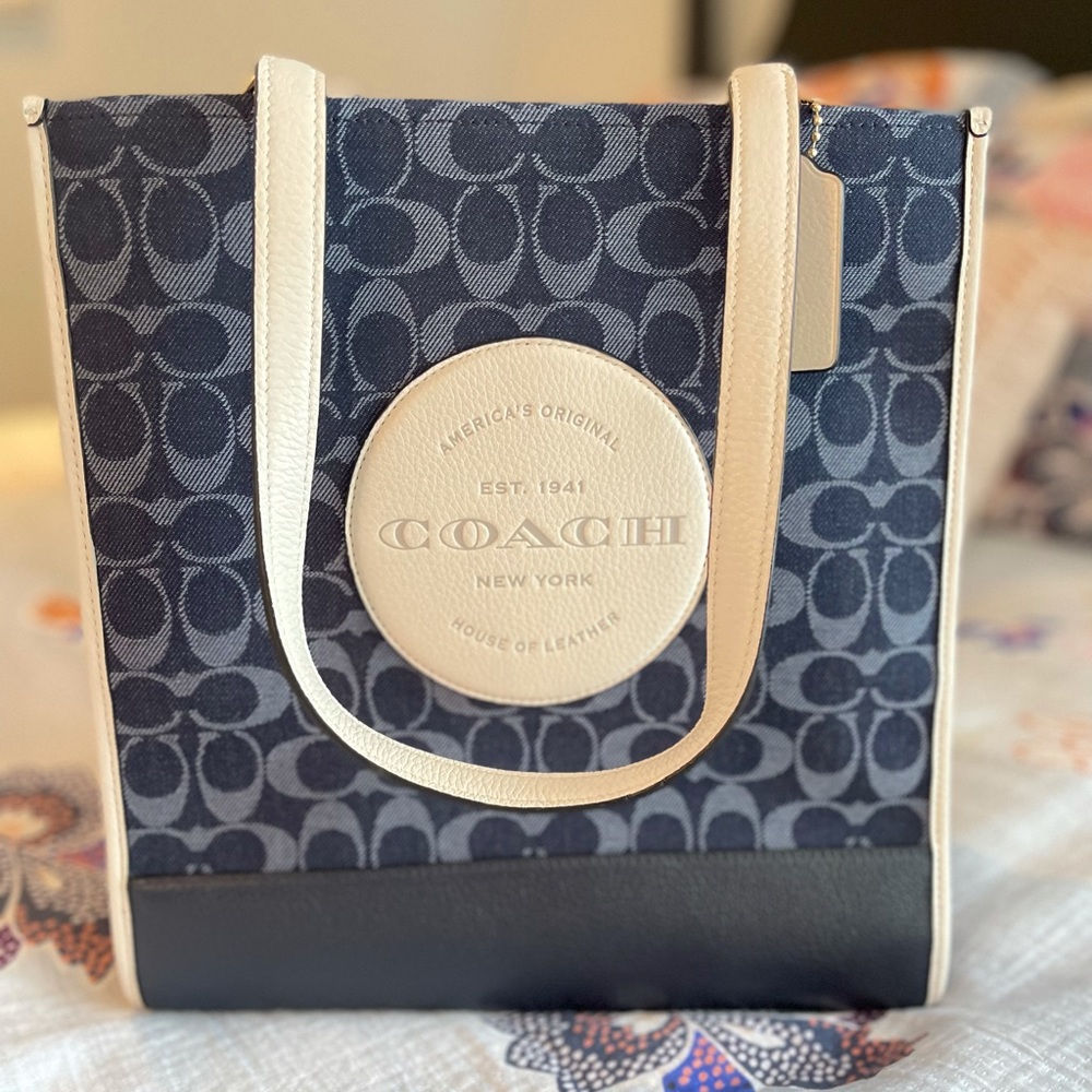 COACH Tote